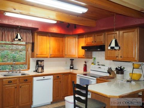 675 Ray Davis Rd, Lansing, NC 28643 photo 16