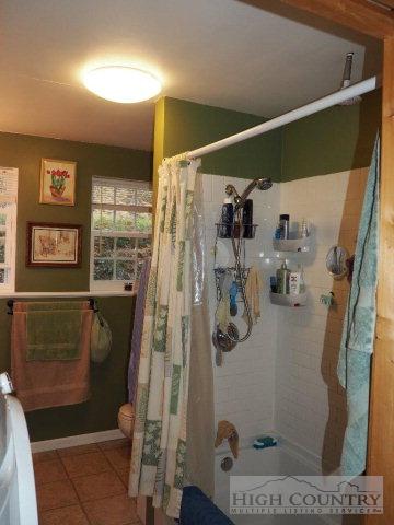675 Ray Davis Rd, Lansing, NC 28643 photo 4