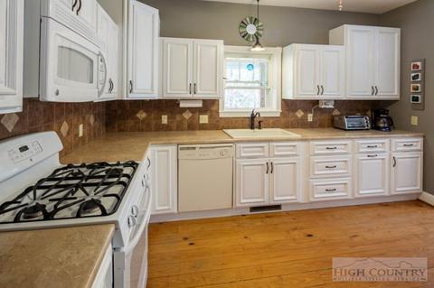 376 Daniel Dr, Boone, NC 28607 photo 6