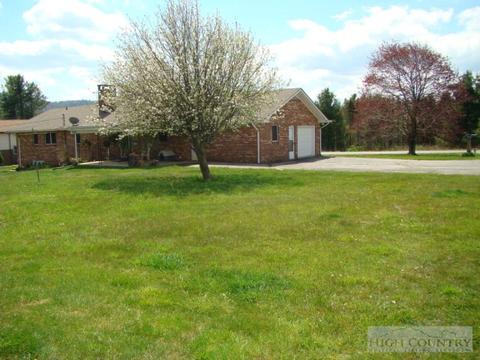3262 Bamboo Rd, Boone, NC 28607 photo 2