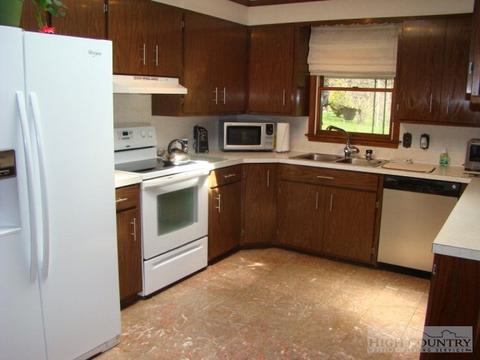3262 Bamboo Rd, Boone, NC 28607 photo 9