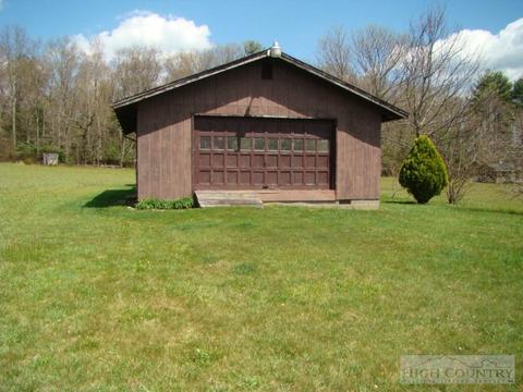 3262 Bamboo Rd, Boone, NC 28607 photo 4
