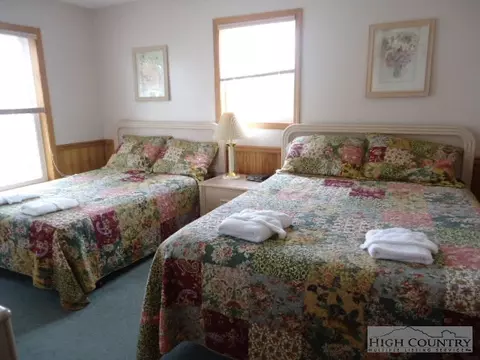 105 Meadowview Cir, Beech Mountain, NC 28604 photo 5