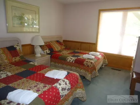 105 Meadowview Cir, Beech Mountain, NC 28604 photo 3