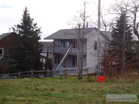 105 Meadowview Cir, Beech Mountain, NC 28604 photo 2