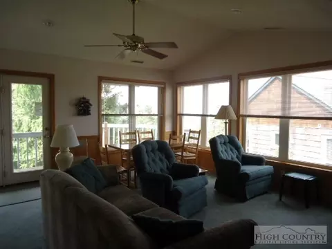 105 Meadowview Cir, Beech Mountain, NC 28604 photo 8