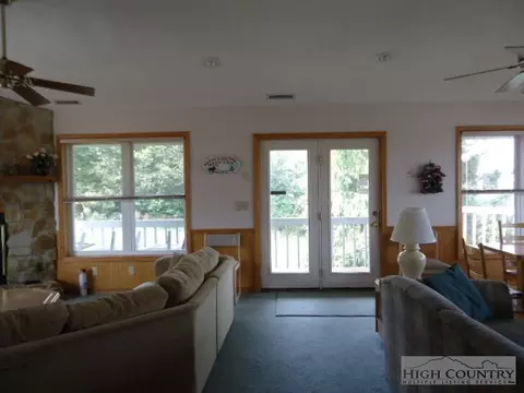 105 Meadowview Cir, Beech Mountain, NC 28604 photo 7