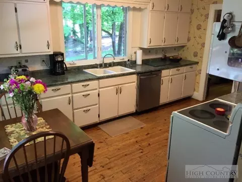117 Thomas St, Jefferson, NC 28640 photo 12