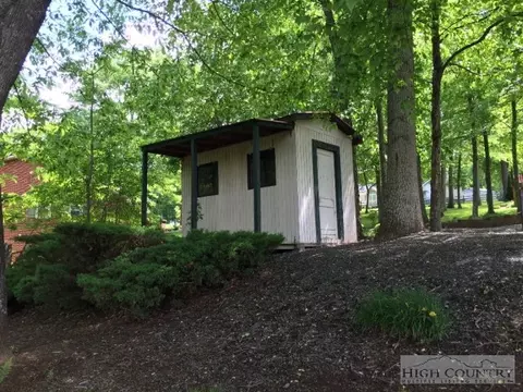 117 Thomas St, Jefferson, NC 28640 photo 2