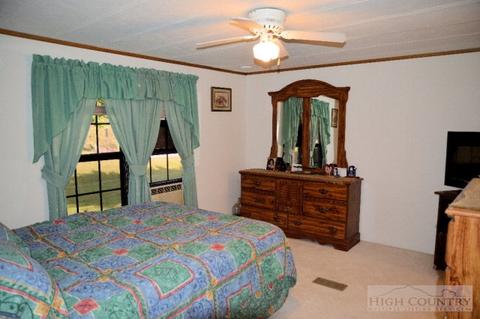 1405 Deep Ford Rd, Lansing, NC 28643 photo 12