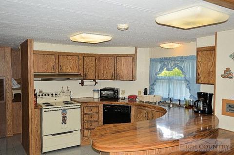 1405 Deep Ford Rd, Lansing, NC 28643 photo 9