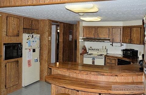 1405 Deep Ford Rd, Lansing, NC 28643 photo 10