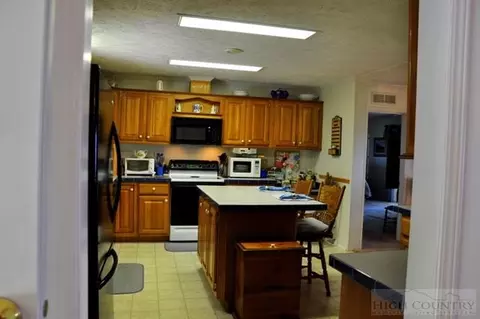 154 Smokey Bear Ln, Deep Gap, NC 28618 photo 8