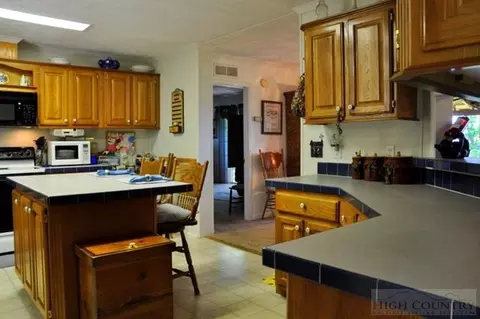 154 Smokey Bear Ln, Deep Gap, NC 28618 photo 4