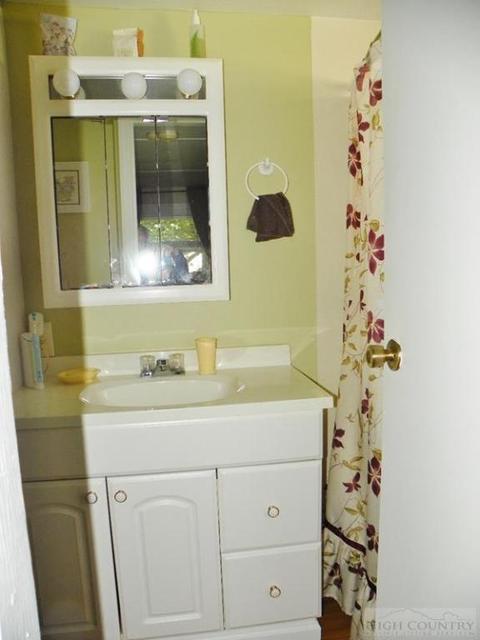 438 Jakes Mountain Rd, Deep Gap, NC 28618 photo 4