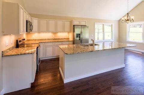 152 Kyles Path, Vilas, NC 28692 photo 9