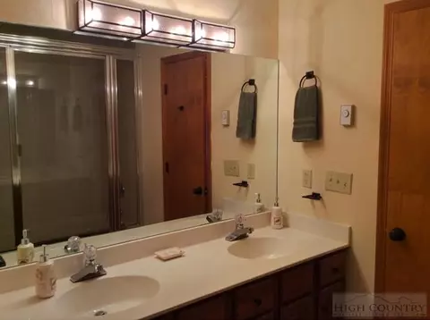106 Beechtop Rd, Beech Mountain, NC 28604 photo 6