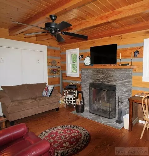 261 Lakeview Dr, Deep Gap, NC 28618 photo 5