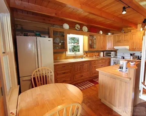 261 Lakeview Dr, Deep Gap, NC 28618 photo 4