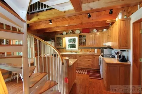 261 Lakeview Dr, Deep Gap, NC 28618 photo 9