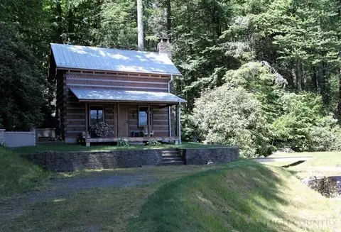 261 Lakeview Dr, Deep Gap, NC 28618 photo 1