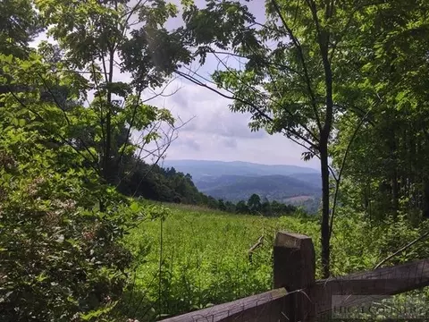 152 Hillside Trl, Deep Gap, NC 28618 photo 2