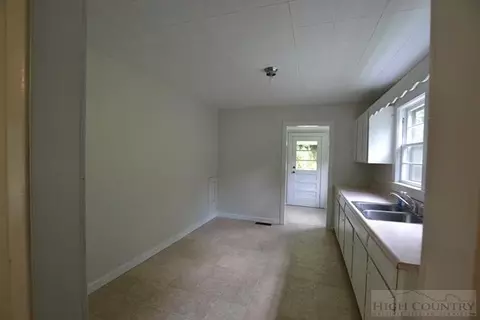 154 A St, Lansing, NC 28643 photo 3