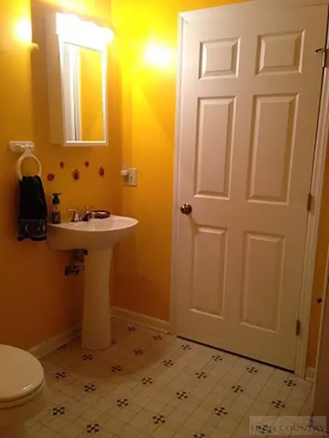 246 Woodwinds Dr, Seven Devils, NC 28604 photo 6