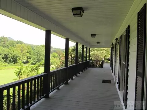 114 Cherry Dr, Jefferson, NC 28640 photo 2