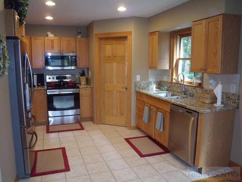 357 Springwood Dr, Boone, NC 28607 photo 4