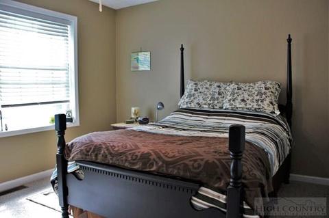 180 Greens View Ct, Deep Gap, NC 28618 photo 6