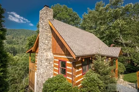 247 Streamside Ln, Seven Devils, NC 28604 photo 2