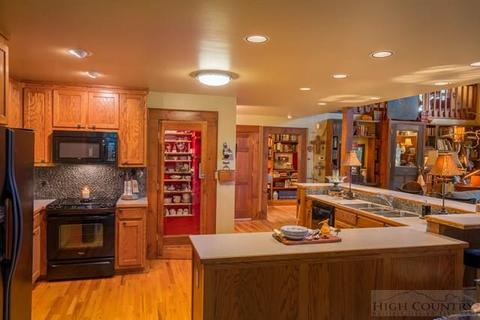 711 Pineview Dr, Boone, NC 28607 photo 5