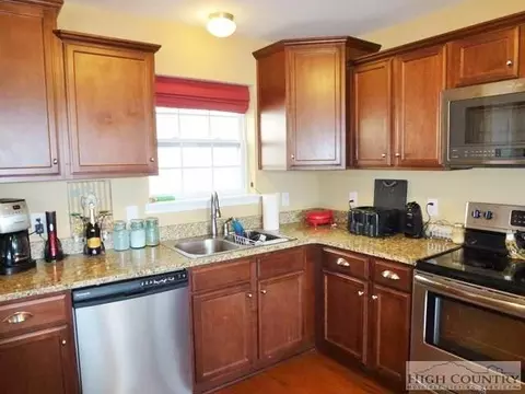 190 Mary Ellen Ln, Deep Gap, NC 28618 photo 9