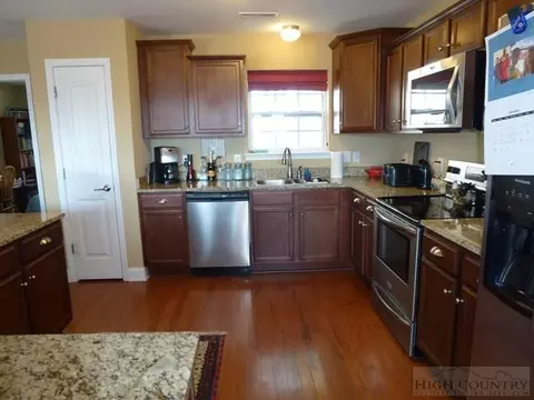 190 Mary Ellen Ln, Deep Gap, NC 28618 photo 8