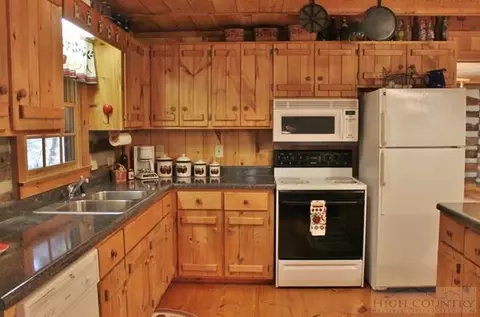 136 Old Mill Rd, Todd, NC 28684 photo 22