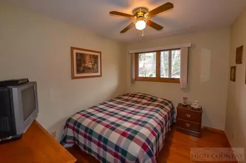 311 N Fork Dr, Lansing, NC 28643 photo 6