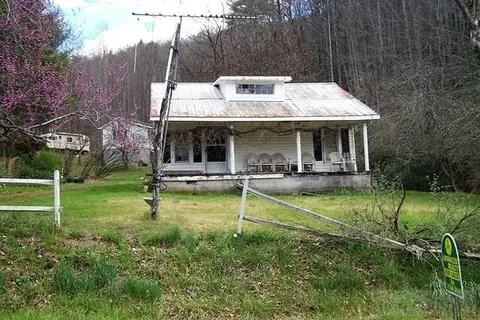 1360 Pumpkin Run Rd, Purlear, NC 28665 photo 3