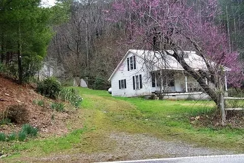 1360 Pumpkin Run Rd, Purlear, NC 28665 photo 2