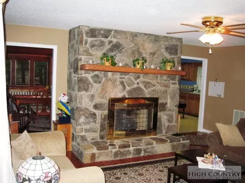 102 Locust Ln, Boone, NC 28607 photo 3