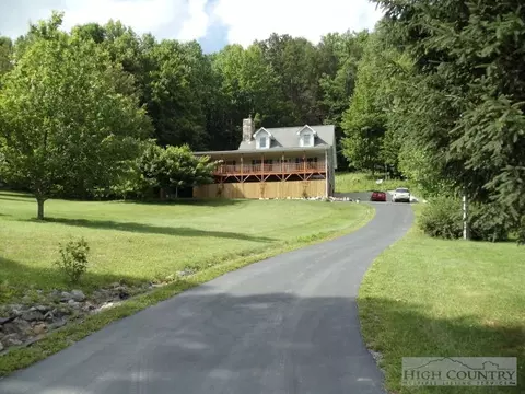 102 Locust Ln, Boone, NC 28607 photo 1
