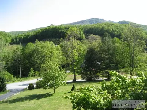 102 Locust Ln, Boone, NC 28607 photo 2