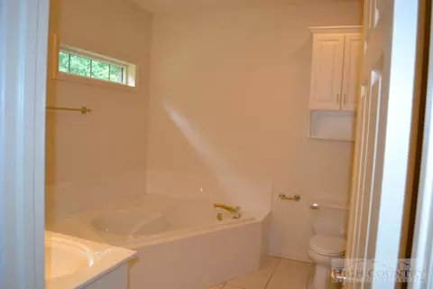 228 Hillside Dr, Jefferson, NC 28640 photo 9