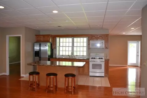 228 Hillside Dr, Jefferson, NC 28640 photo 3