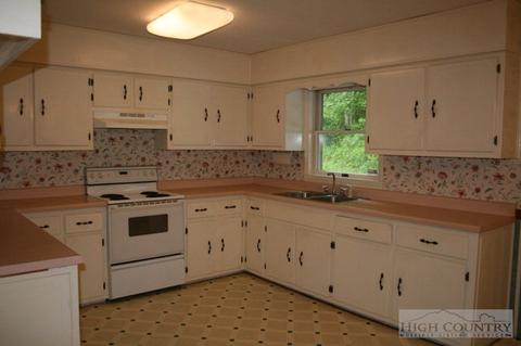 660 Big Windfall Rd, Lansing, NC 28643 photo 7