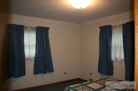 660 Big Windfall Rd, Lansing, NC 28643 photo 11