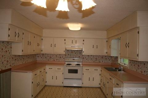 660 Big Windfall Rd, Lansing, NC 28643 photo 8