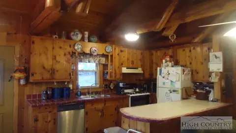 547 Rustic Rd, West Jefferson, NC 28694 photo 10
