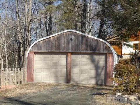 547 Rustic Rd, West Jefferson, NC 28694 photo 2