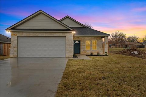 502 David Davis Dr, Mcgregor, TX 76657 photo 1